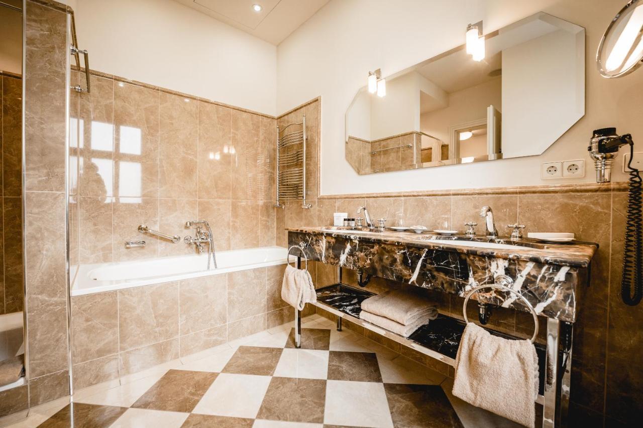 Residenz Weingut Schloss Reinhartshausen Bed & Breakfast Eltville am Rhein Екстериор снимка