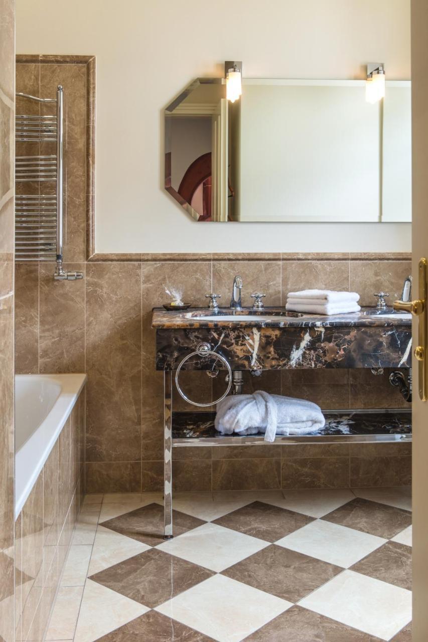 Residenz Weingut Schloss Reinhartshausen Bed & Breakfast Eltville am Rhein Екстериор снимка