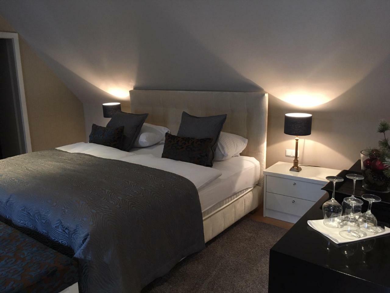 Residenz Weingut Schloss Reinhartshausen Bed & Breakfast Eltville am Rhein Екстериор снимка